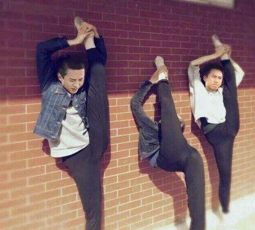 搞笑劈叉,搞笑劈叉，姿势独特，笑料百出