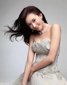 言承旭的姐姐照片,气质出众，似亲姐妹